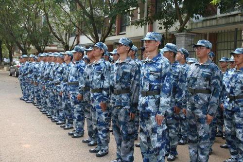 军训教练吃瓜,揭秘军营里的趣味瞬间 第1张 军训教练吃瓜,揭秘军营里的趣味瞬间 第1张