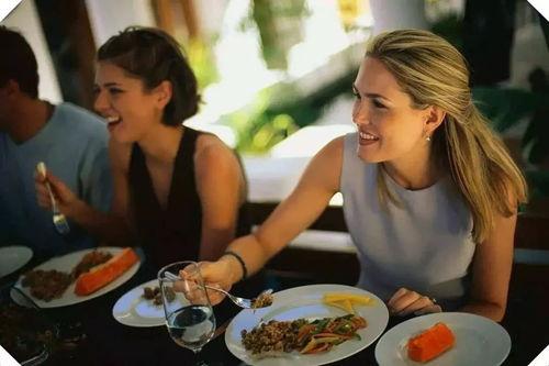 吃瓜爆料食堂视频,吃瓜爆料视频背后的真相与趣味  第2张