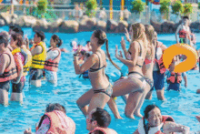 水上乐园美女吃瓜,美食诱惑尽享欢乐时光 第2张 水上乐园美女吃瓜,美食诱惑尽享欢乐时光 第2张