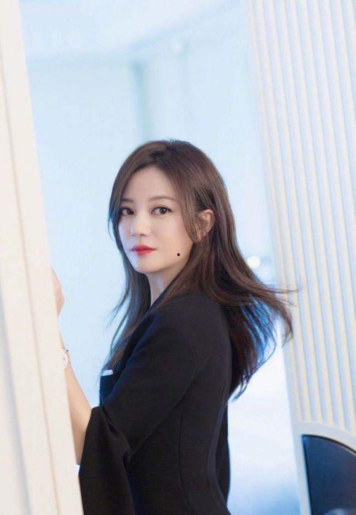 吃瓜明星赵薇图片,明星日常曝光  第1张