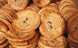 新疆吃瓜馕,吃瓜馕，品味独特民族美食  第3张