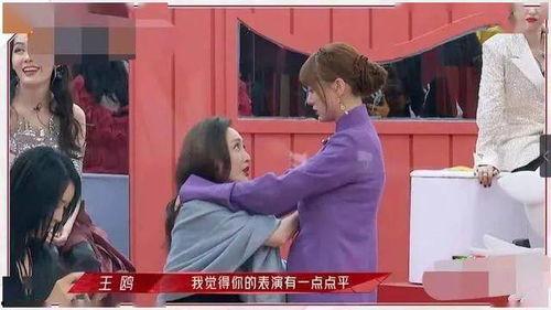 相声女演员吃瓜  第1张