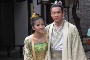 相声女演员吃瓜  第2张